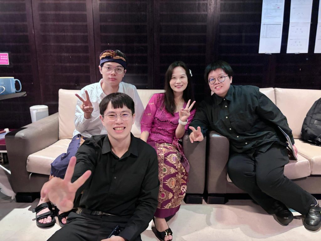 與小巨人團員交流
